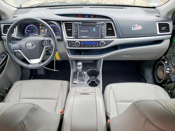 5TDBZRFH8JS883876 2018 TOYOTA HIGHLANDER - Image 8