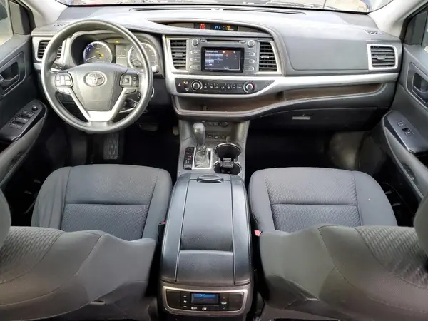 5TDBZRFH8JS885661 2018 TOYOTA HIGHLANDER - Image 8