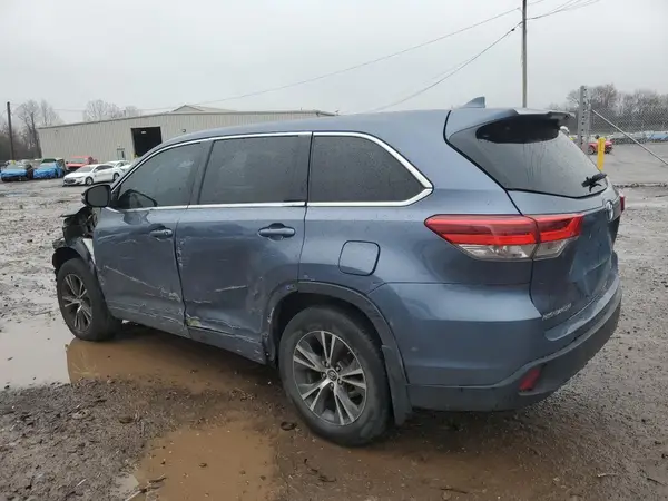 5TDBZRFH8JS887099 2018 TOYOTA HIGHLANDER - Image 2