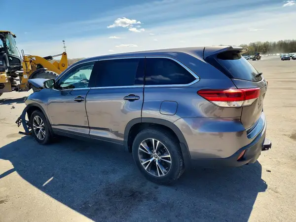 5TDBZRFH8JS887751 2018 TOYOTA HIGHLANDER - Image 2