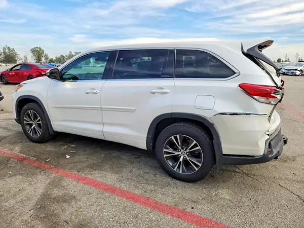 5TDBZRFH8JS889404 2018 TOYOTA HIGHLANDER - Image 2