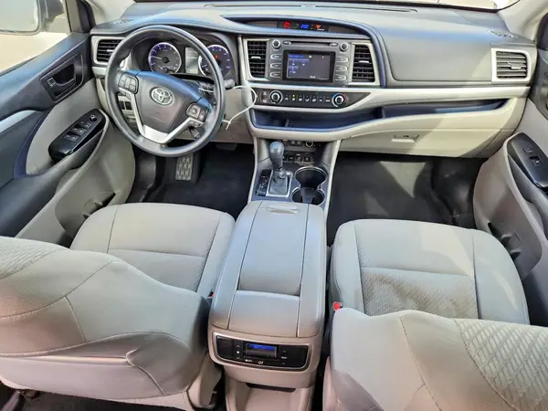 5TDBZRFH8JS889404 2018 TOYOTA HIGHLANDER - Image 8