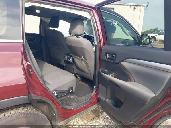 5TDBZRFH8JS892948 2018 TOYOTA HIGHLANDER - Image 8