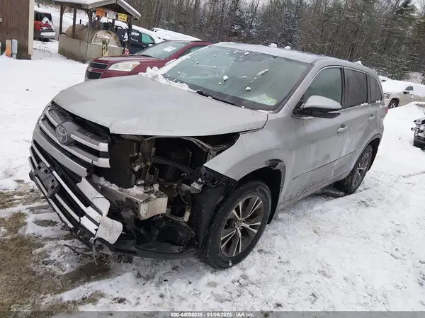 5TDBZRFH8JS892982 2018 TOYOTA HIGHLANDER - Image 2