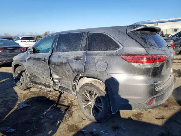 5TDBZRFH8JS900739 2018 TOYOTA HIGHLANDER - Image 2