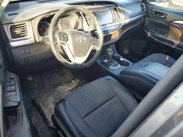 5TDBZRFH8JS900739 2018 TOYOTA HIGHLANDER - Image 8
