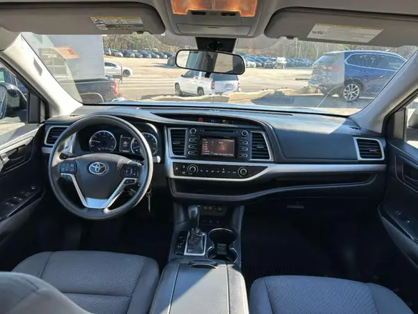5TDBZRFH8JS908713 2018 TOYOTA HIGHLANDER - Image 8