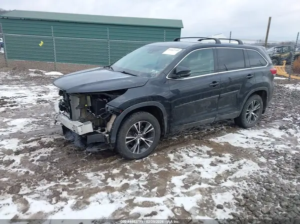 5TDBZRFH8JS911224 2018 TOYOTA HIGHLANDER - Image 2