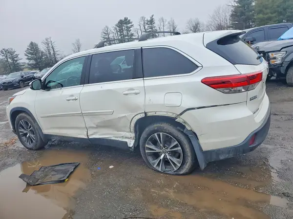 5TDBZRFH8KS728777 2019 TOYOTA HIGHLANDER - Image 2