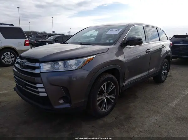 5TDBZRFH8KS739004 2019 TOYOTA HIGHLANDER - Image 2