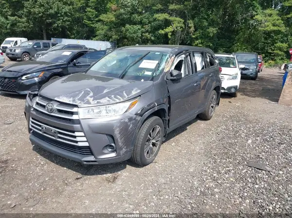 5TDBZRFH8KS917753 2019 TOYOTA HIGHLANDER - Image 2