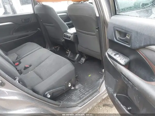 5TDBZRFH8KS921107 2019 TOYOTA HIGHLANDER - Image 8