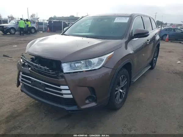 5TDBZRFH8KS928106 2019 TOYOTA HIGHLANDER - Image 2