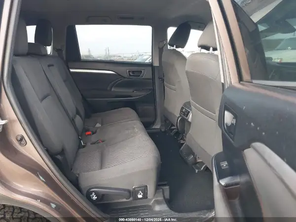 5TDBZRFH8KS928106 2019 TOYOTA HIGHLANDER - Image 8