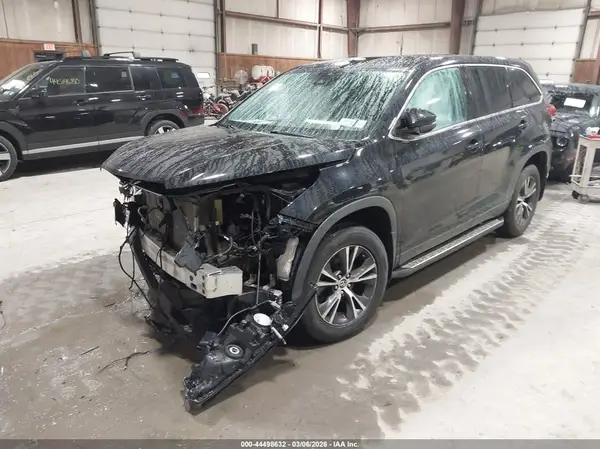 5TDBZRFH8KS976348 2019 TOYOTA HIGHLANDER - Image 2