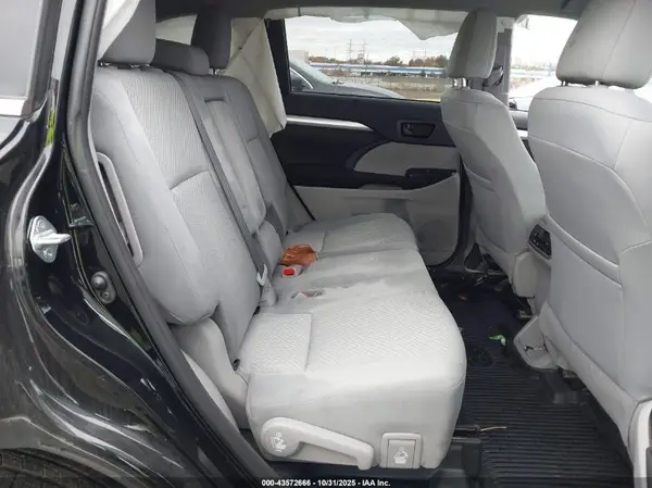 5TDBZRFH8KS978908 2019 TOYOTA HIGHLANDER - Image 8