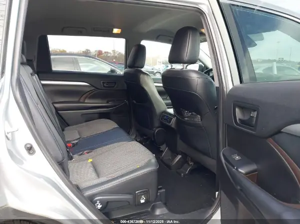 5TDBZRFH8KS999564 2019 TOYOTA HIGHLANDER - Image 8