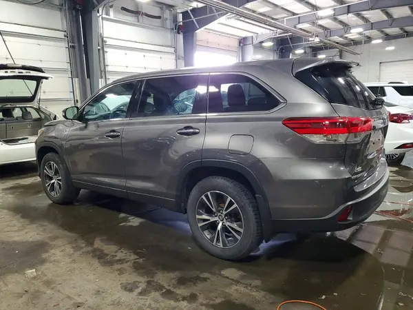 5TDBZRFH9HS359971 2017 TOYOTA HIGHLANDER - Image 2