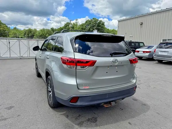 5TDBZRFH9HS367178 2017 TOYOTA HIGHLANDER - Image 2
