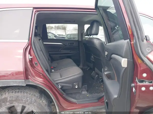 5TDBZRFH9HS369738 2017 TOYOTA HIGHLANDER - Image 8