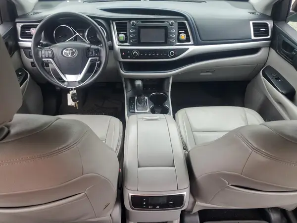 5TDBZRFH9HS377774 2017 TOYOTA HIGHLANDER - Image 8