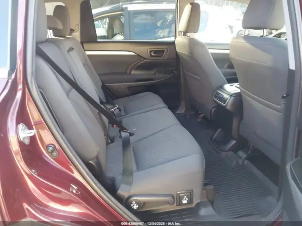 5TDBZRFH9HS387754 2017 TOYOTA HIGHLANDER - Image 8