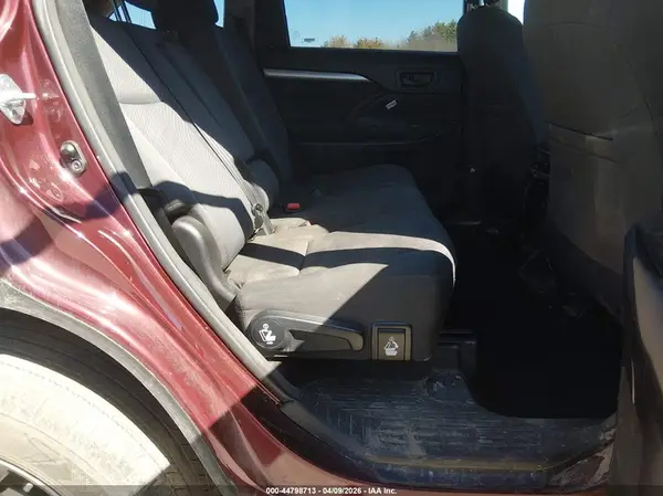5TDBZRFH9HS415682 2017 TOYOTA HIGHLANDER - Image 8