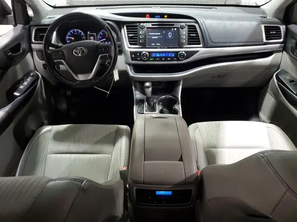 5TDBZRFH9HS421434 2017 TOYOTA HIGHLANDER - Image 8