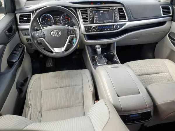 5TDBZRFH9HS427752 2017 TOYOTA HIGHLANDER - Image 8