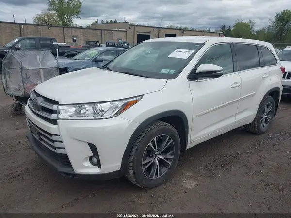 5TDBZRFH9HS433924 2017 TOYOTA HIGHLANDER - Image 2