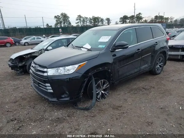 5TDBZRFH9HS442185 2017 TOYOTA HIGHLANDER - Image 2