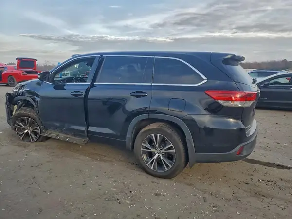 5TDBZRFH9HS446012 2017 TOYOTA HIGHLANDER - Image 2