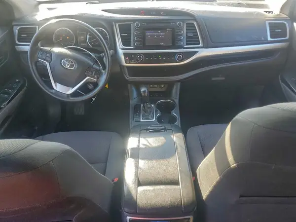 5TDBZRFH9HS446012 2017 TOYOTA HIGHLANDER - Image 8