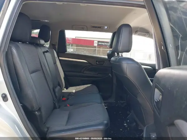 5TDBZRFH9HS458757 2017 TOYOTA HIGHLANDER - Image 8