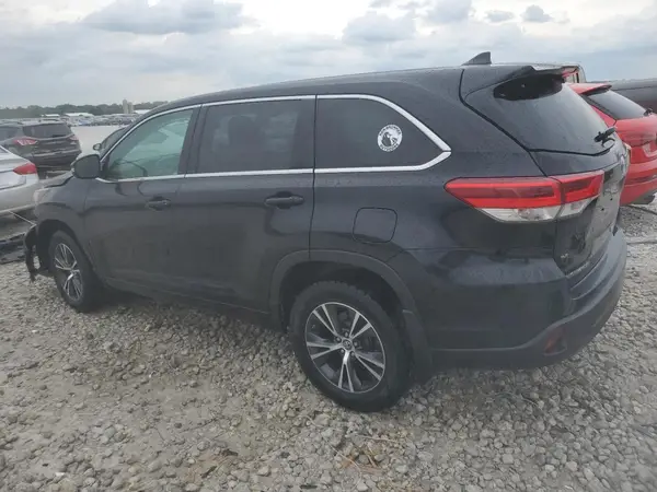 5TDBZRFH9HS461688 2017 TOYOTA HIGHLANDER - Image 2