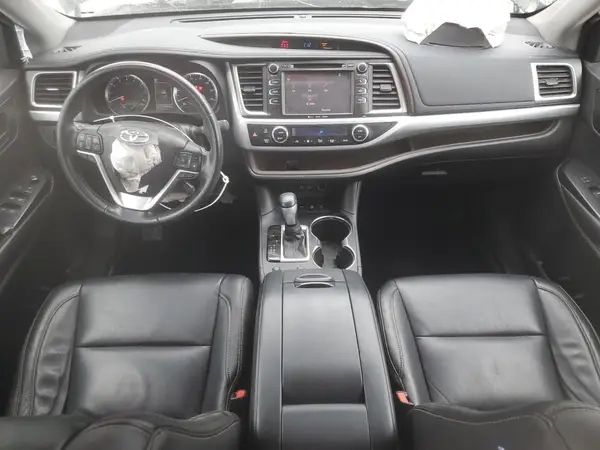 5TDBZRFH9HS461688 2017 TOYOTA HIGHLANDER - Image 8