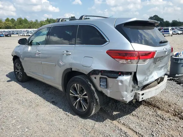 5TDBZRFH9JS800830 2018 TOYOTA HIGHLANDER - Image 2