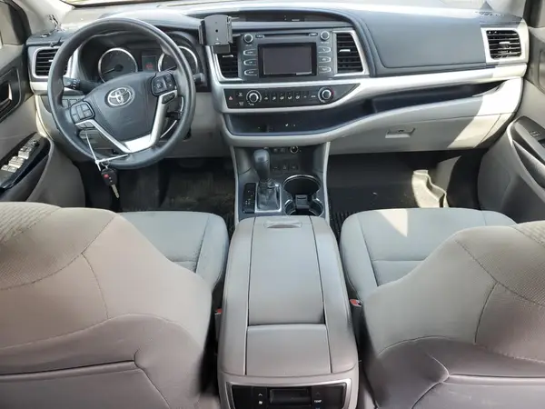 5TDBZRFH9JS800830 2018 TOYOTA HIGHLANDER - Image 8