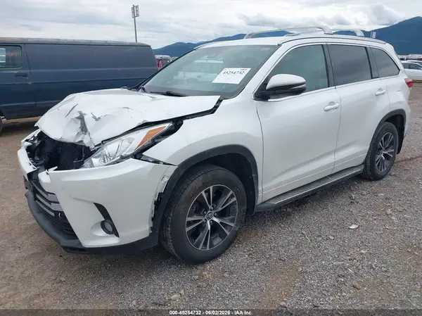 5TDBZRFH9JS804991 2018 TOYOTA HIGHLANDER - Image 2