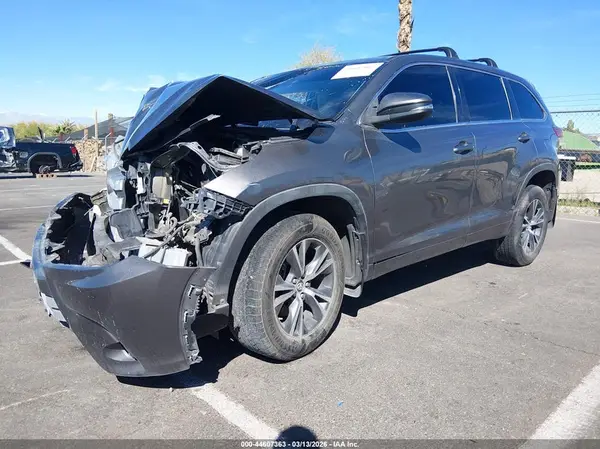 5TDBZRFH9JS808667 2018 TOYOTA HIGHLANDER - Image 2