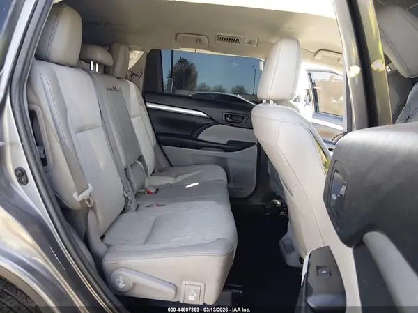 5TDBZRFH9JS808667 2018 TOYOTA HIGHLANDER - Image 8
