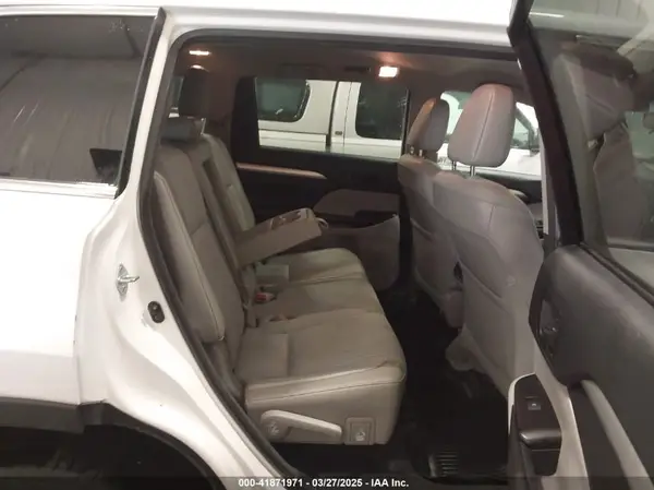5TDBZRFH9JS821645 2018 TOYOTA HIGHLANDER - Image 8