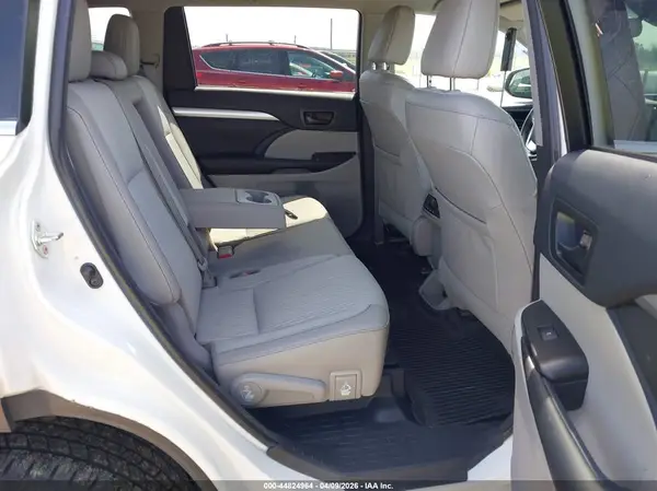 5TDBZRFH9JS826943 2018 TOYOTA HIGHLANDER - Image 8