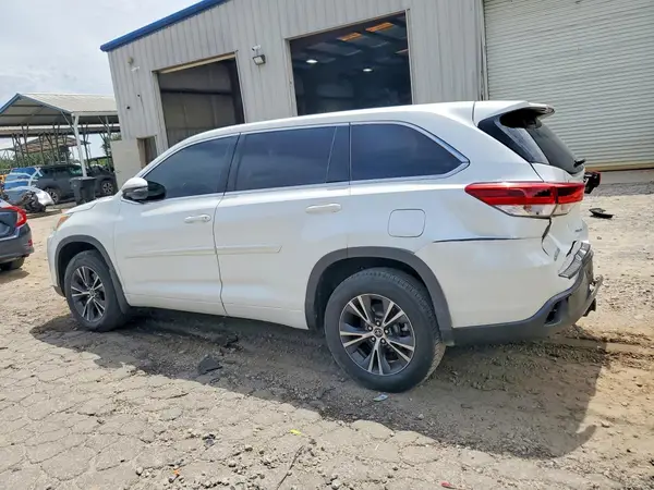 5TDBZRFH9JS834119 2018 TOYOTA HIGHLANDER - Image 2