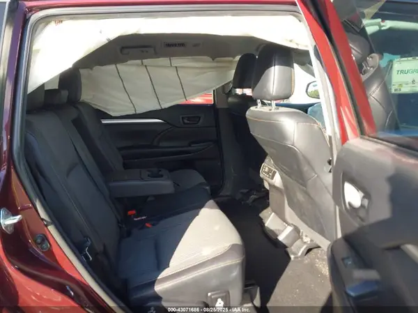 5TDBZRFH9JS835657 2018 TOYOTA HIGHLANDER - Image 8