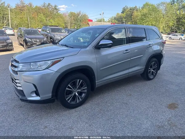 5TDBZRFH9JS843564 2018 TOYOTA HIGHLANDER - Image 2