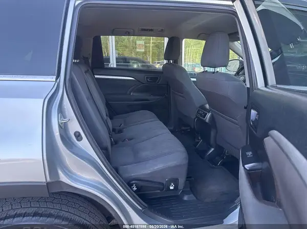 5TDBZRFH9JS843564 2018 TOYOTA HIGHLANDER - Image 8