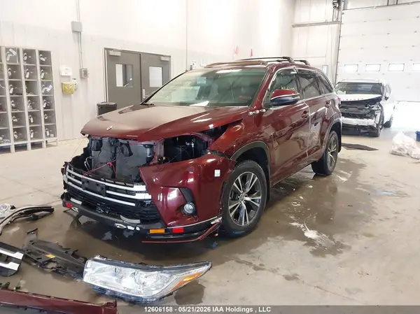 5TDBZRFH9JS856279 2018 TOYOTA HIGHLANDER - Image 2
