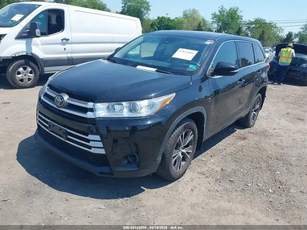 5TDBZRFH9JS870330 2018 TOYOTA HIGHLANDER - Image 2