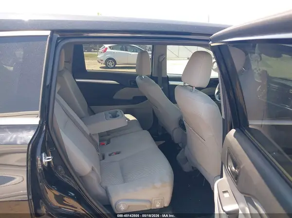5TDBZRFH9JS870330 2018 TOYOTA HIGHLANDER - Image 8